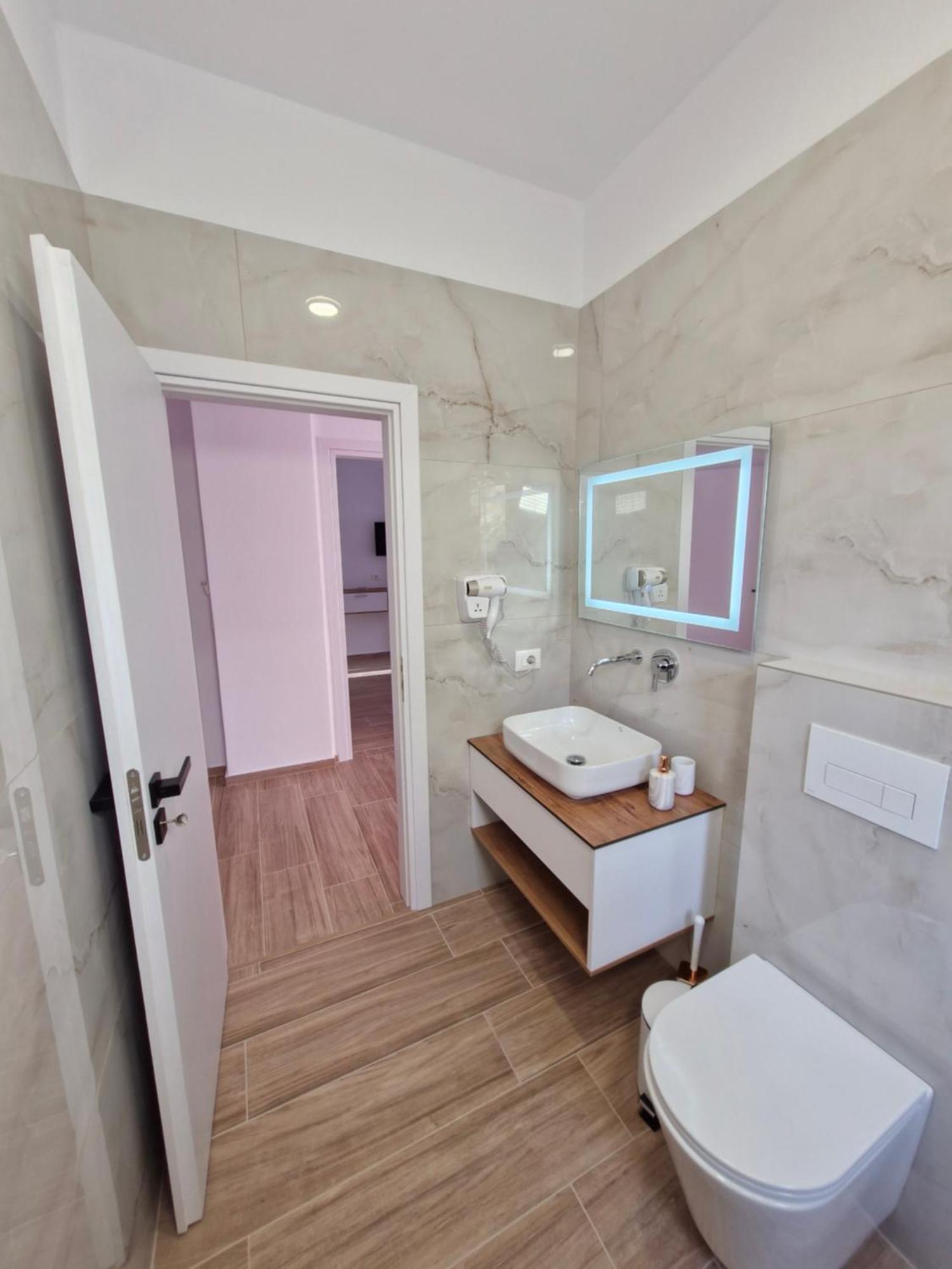 Virginia Apartament Saranda