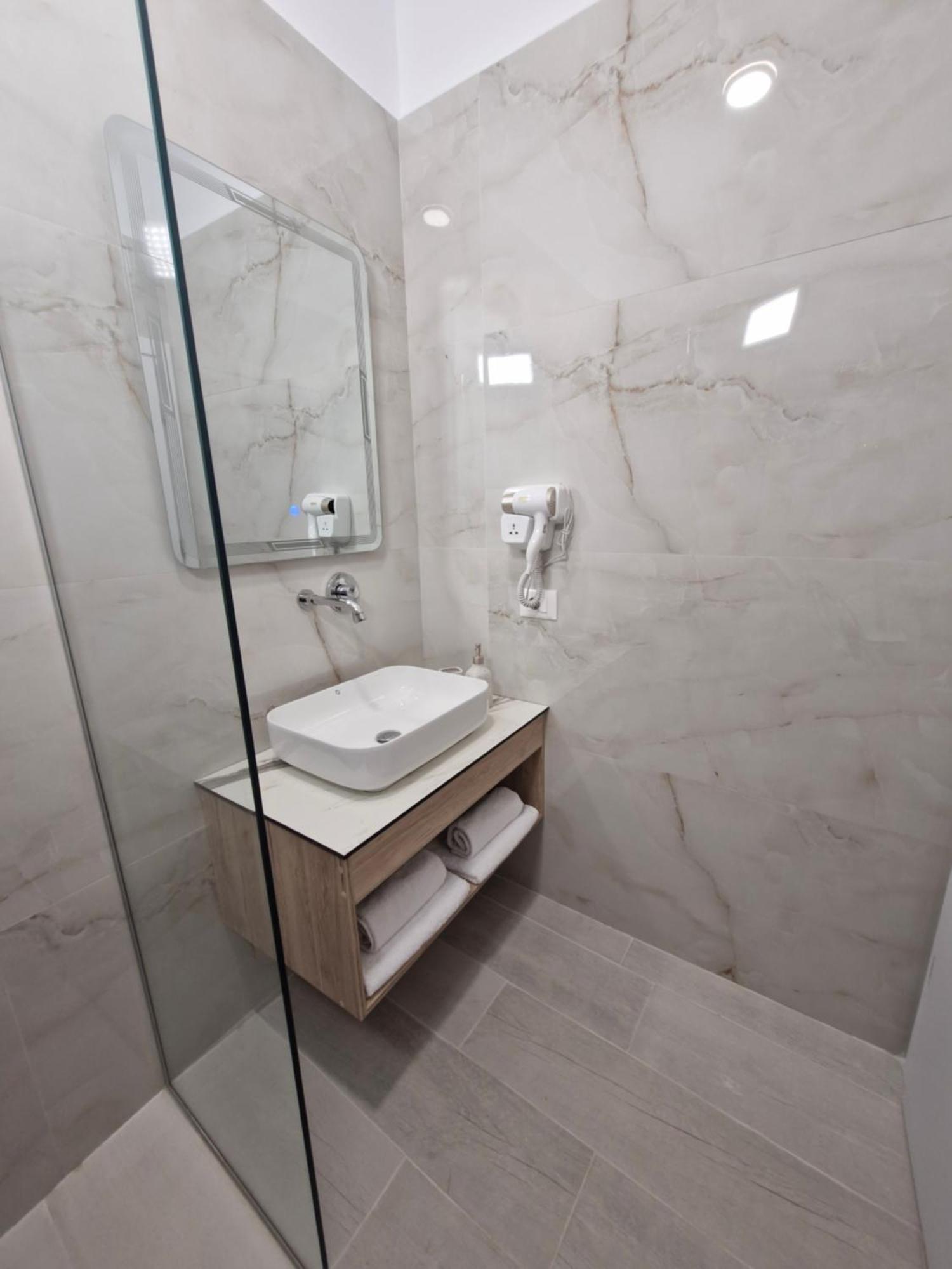 Virginia Apartment Sarande