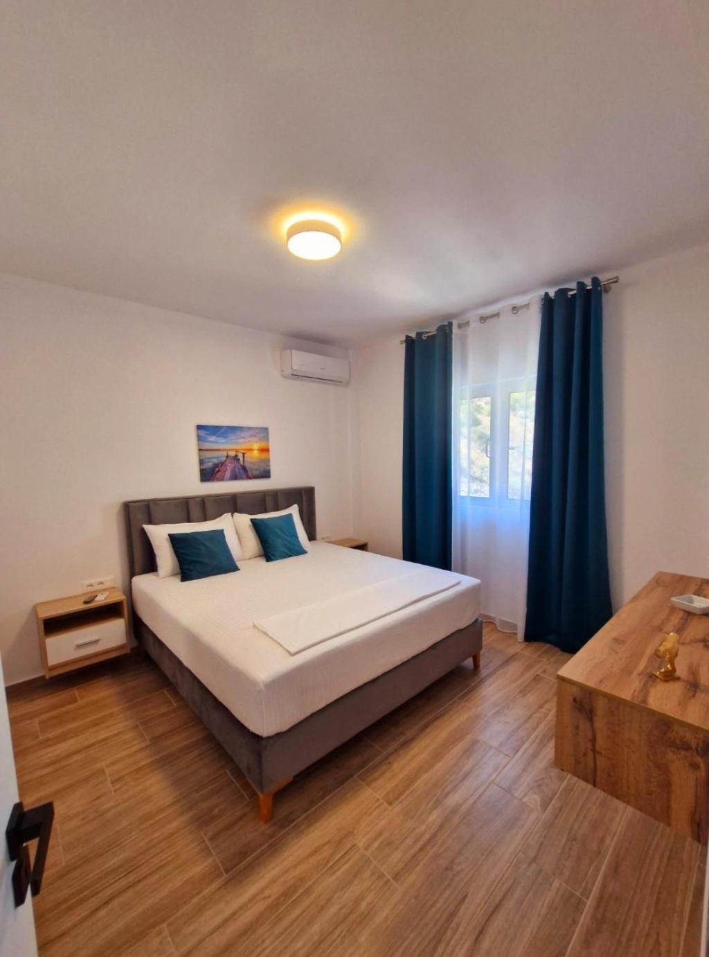Virginia * Sarandë